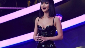 Ce înălțime are, de fapt, Inna. La ce artificii apelează artista, pentru a părea mai înaltă