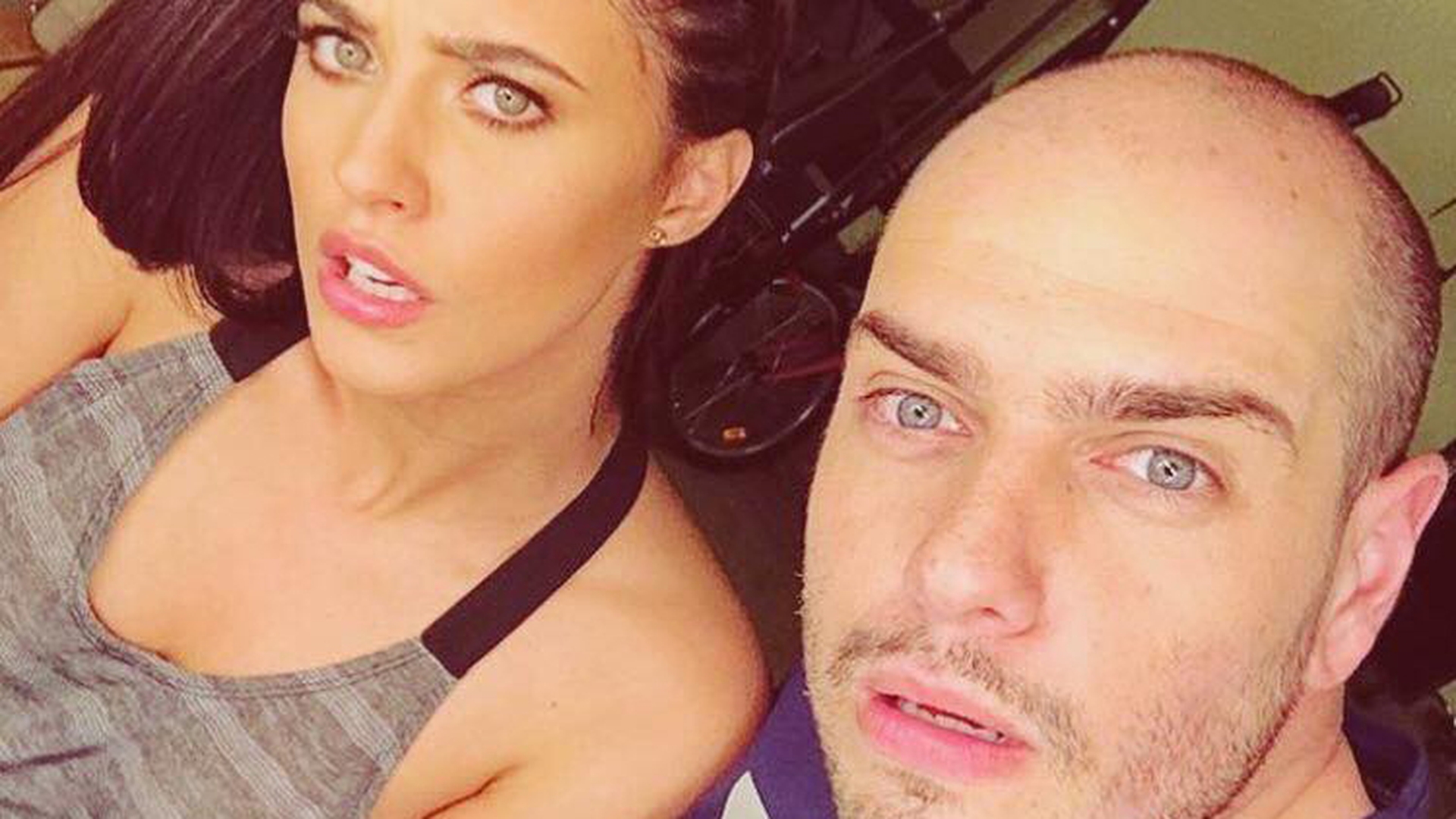ANTONIA şi BROMANIA se duceau spre mare şi au avut un accident rutier! La scurt timp au apărut şi imaginile cu maşina avariată