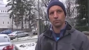 Video senzațional! După ce a fost descoperit în trafic fără permis, un bărbat susține că nu are nevoie de permisiunea cuiva ca să se deplaseze cu mașina: “Statul român nu există, noi suntem o corporație“