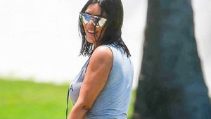 Kim Kardashian, surprinsă într-o pereche minusculă de bikini! Cum arată în realitate posteriorul brunetei