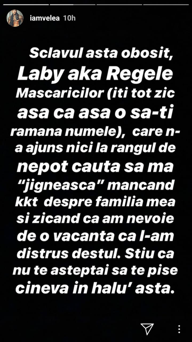 Alex Velea i-a dat-o la temelie lui Abi Talent după ce s-a luat de familia lui. A dezvăluit cine este bărbatul cu care se iubește în secret tânărul artist