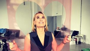 Stătea liniştită în avion când o femeie i-a întins un bilet! Andreea Esca, surpriză colosală când a văzut ce scria pe hârtie