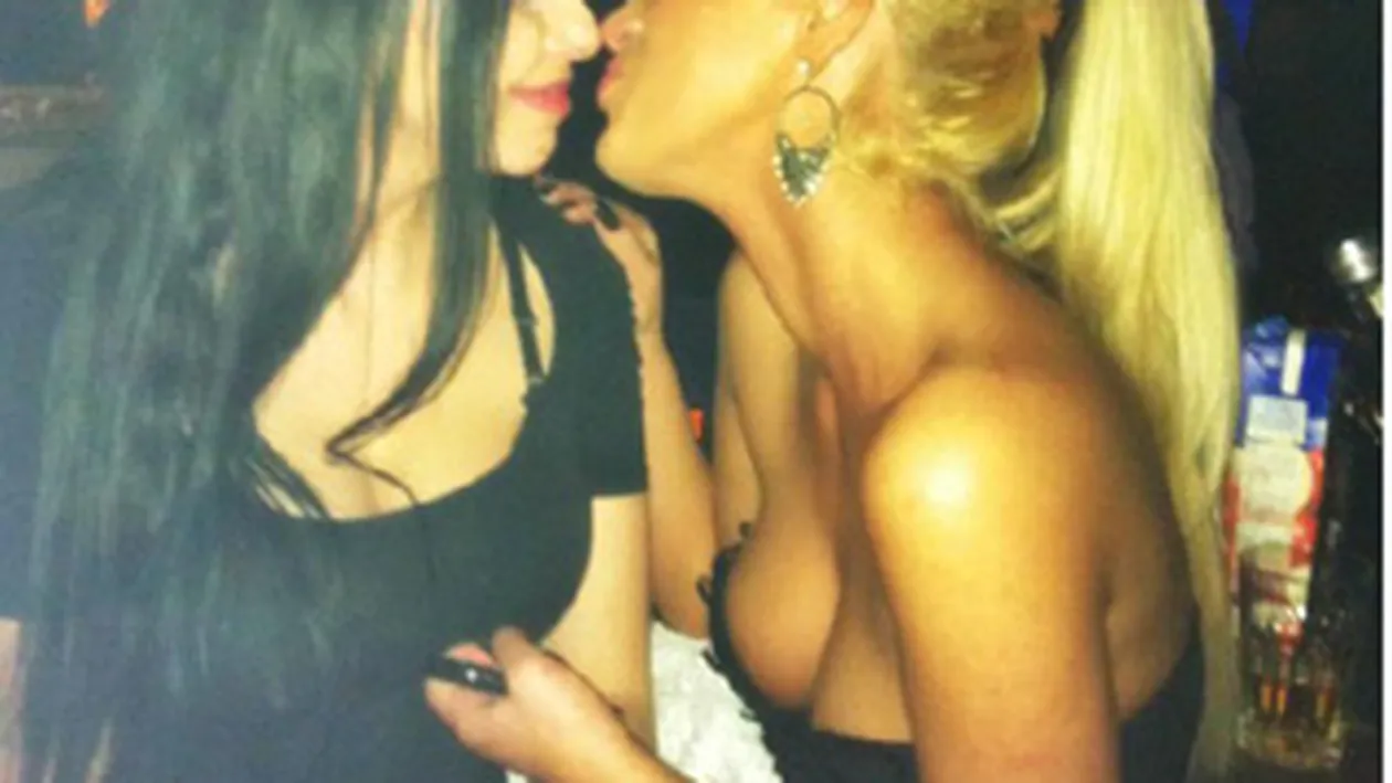 Andreea Podarescu, lesbiana? A fost vazuta in tandreturi cu o blonda!
