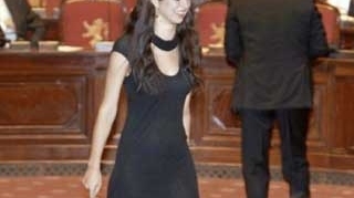 Sexy-senatoarea implicata in scandal cu droguri