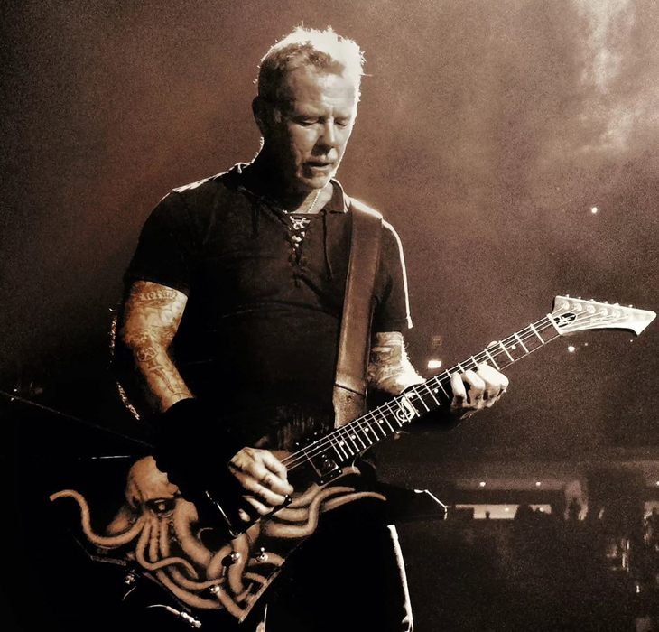 Jams Hetfield, fan al creațiilor românului Dino Muradian