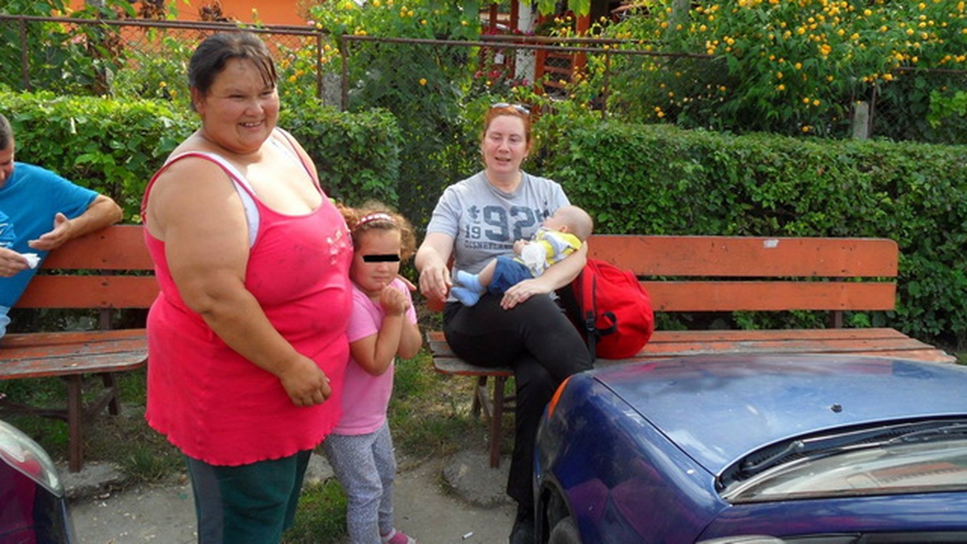 Inconstienta totala pentru doi parinti din Suceava. Si-au lasat bebelusul de nici cinci luni inchis in masina mai bine de doua ore