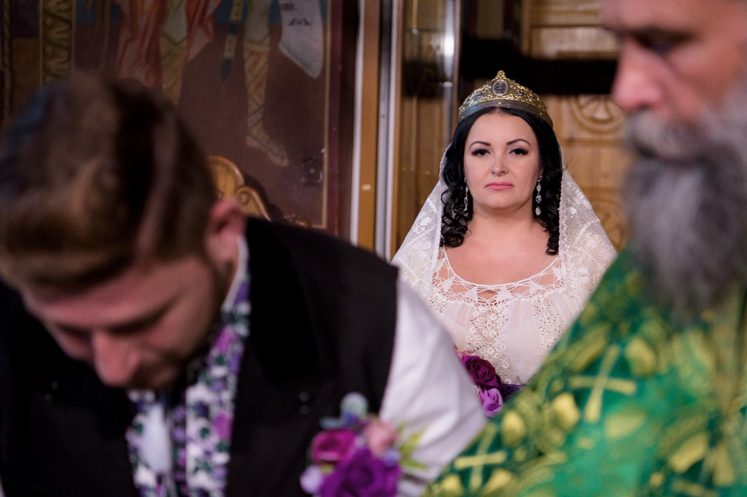 Silvana Rîciu și Nicușor Ioniță s-au căsătorit religios! Cântăreața a îmbrăcat o rochie de mireasă atipică și le-a impus invitaților un dress code