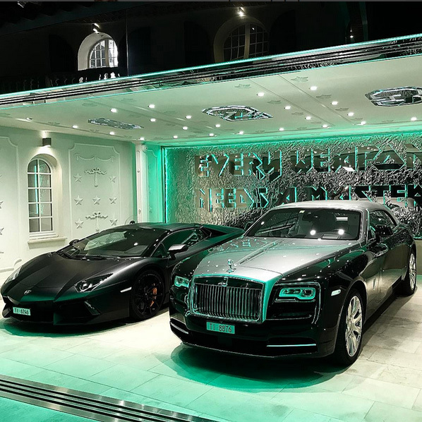 Imagini fabuloase cu cea mai nouă proprietate a designerului Philipp Plein. Castel de 27.000.000 $ pentru celebrul logodnic al româncei Andreea Sasu!