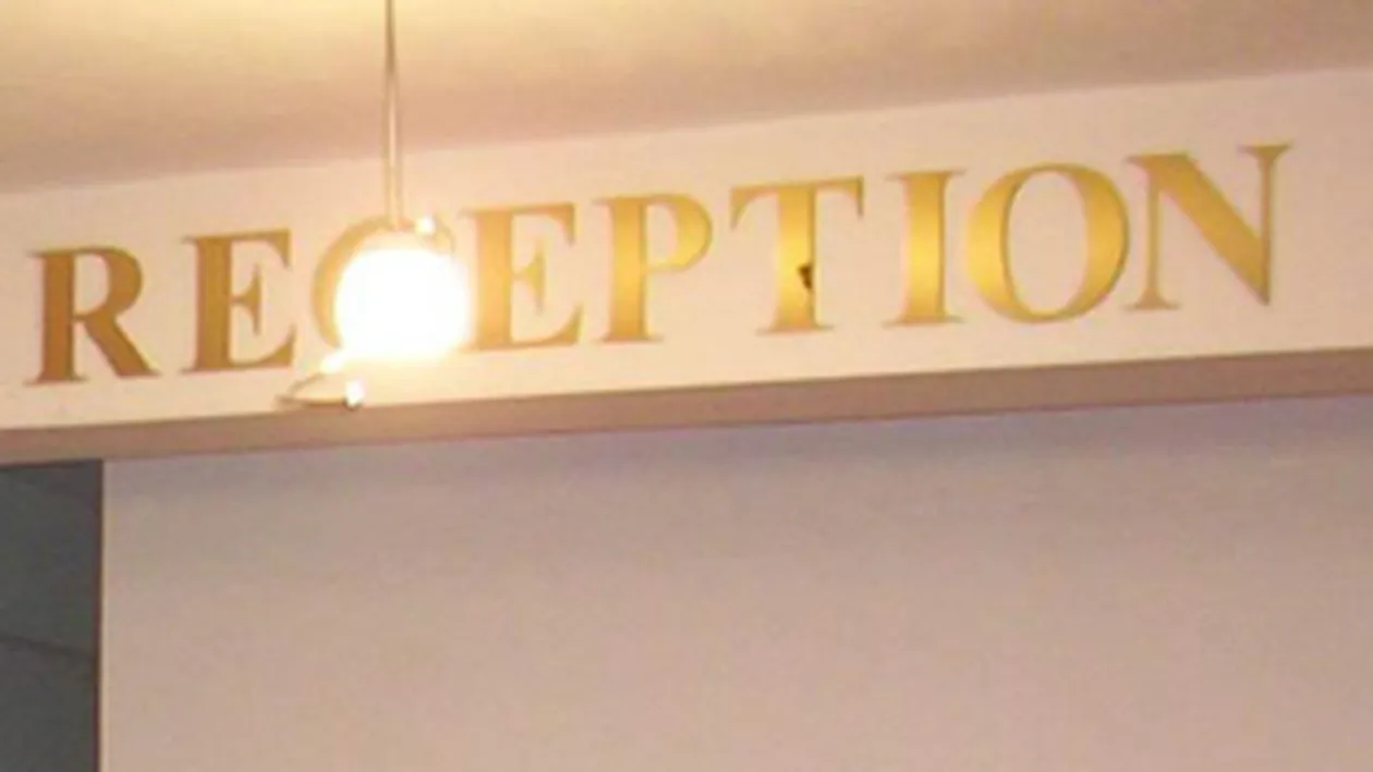 Receptionerul unui hotel din Bucuresti, arestat pentru fraudarea cardurilor clientilor