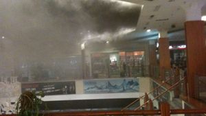 Incendiu într-un mall din Ploiești! Peste 1.000 de persoane, evacuate VIDEO