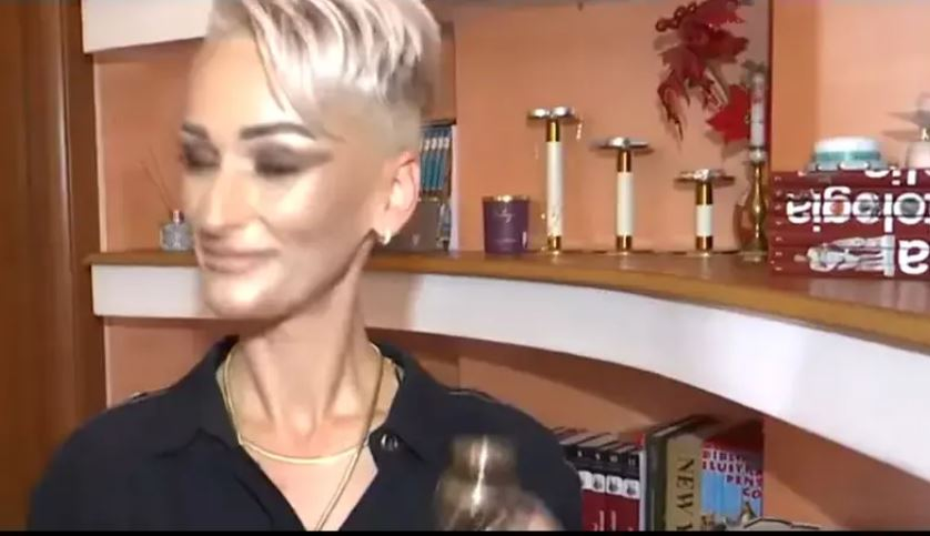 Cum arată apartamentul de 200 mp în care locuiește Regina Întunericului. Gabriela Lucuțar l-a amenajat după bunul plac: „Îmi place foarte mult negrul”