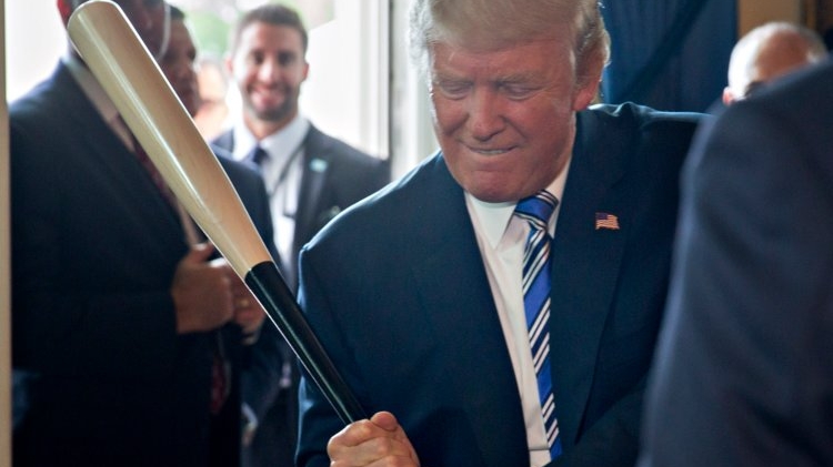 Donald Trump a semnat: sancțiunile împotriva Iranului intră în vigoare! Amenințare și pentru alte țări