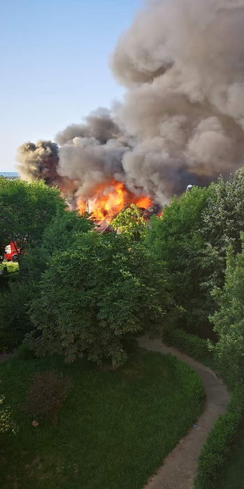 Incendiu de proporții la un restaurant din Pitești! Au intervenit trei autospeciale, o autoscară și ambulanță SMURD