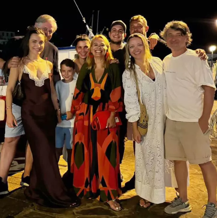 Andreea Esca, aniversare cu surpriză colosală! Ce au făcut Alexia și Aris Eram pentru mama lor, știrista a înlemnit