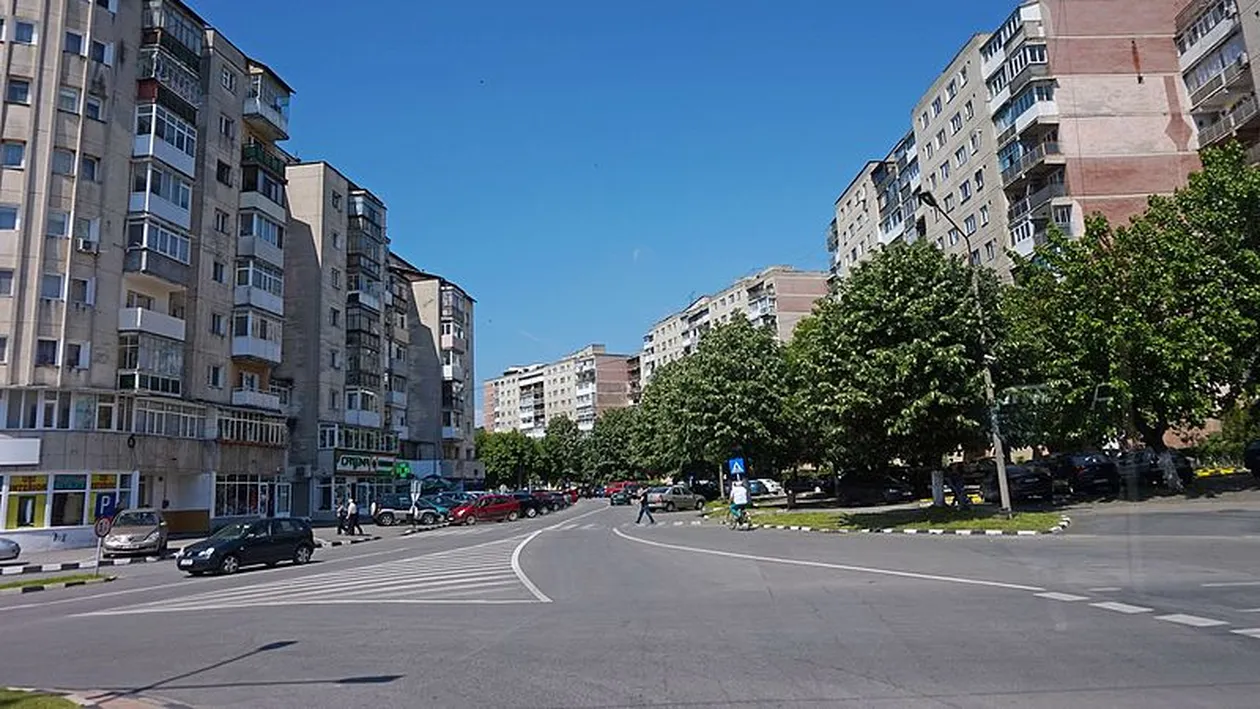 Sinucidere la Râmnicu Vâlcea! Un bărbat s-a aruncat de la etajul cinci