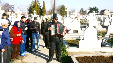 Show anti-pitipoance in cimitir! Sorin Necunoscutu le-a declarat razboi femeilor perverse, dintre morminte!