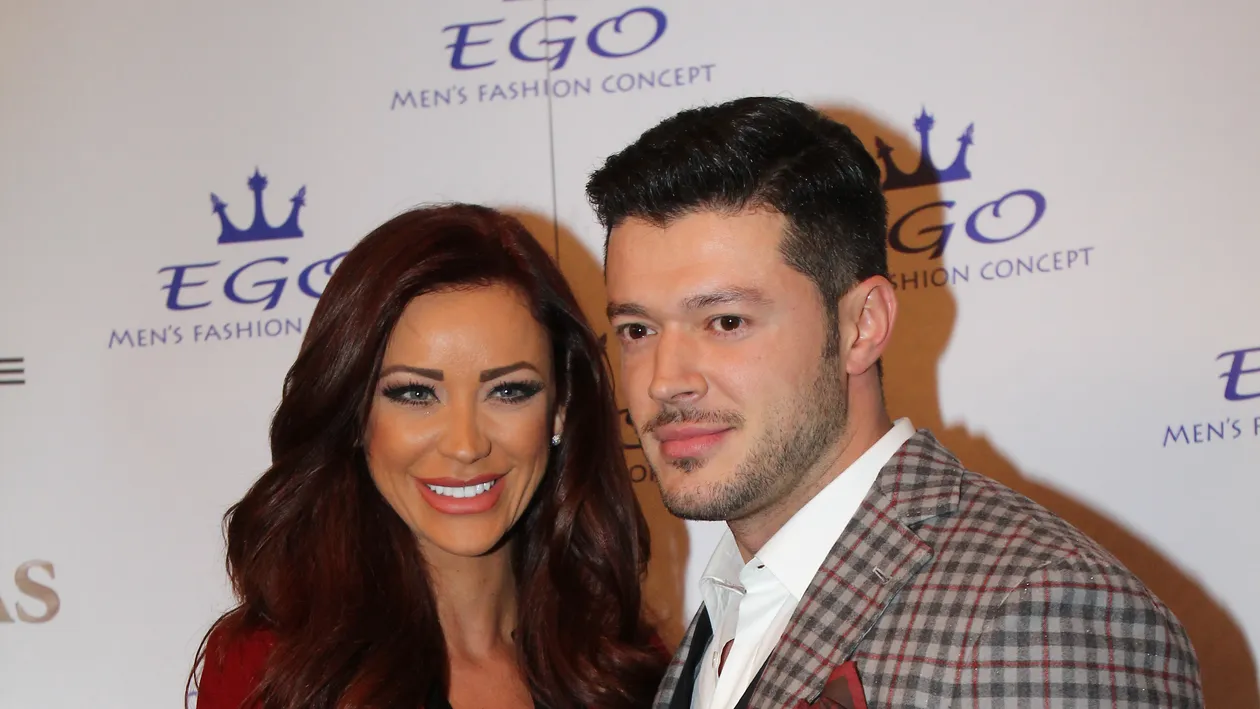 Bianca Dragusanu, cel mai rusinos moment din viata ei! A ajuns la un eveniment monden cu sacoul rupt si habar nu a avut!