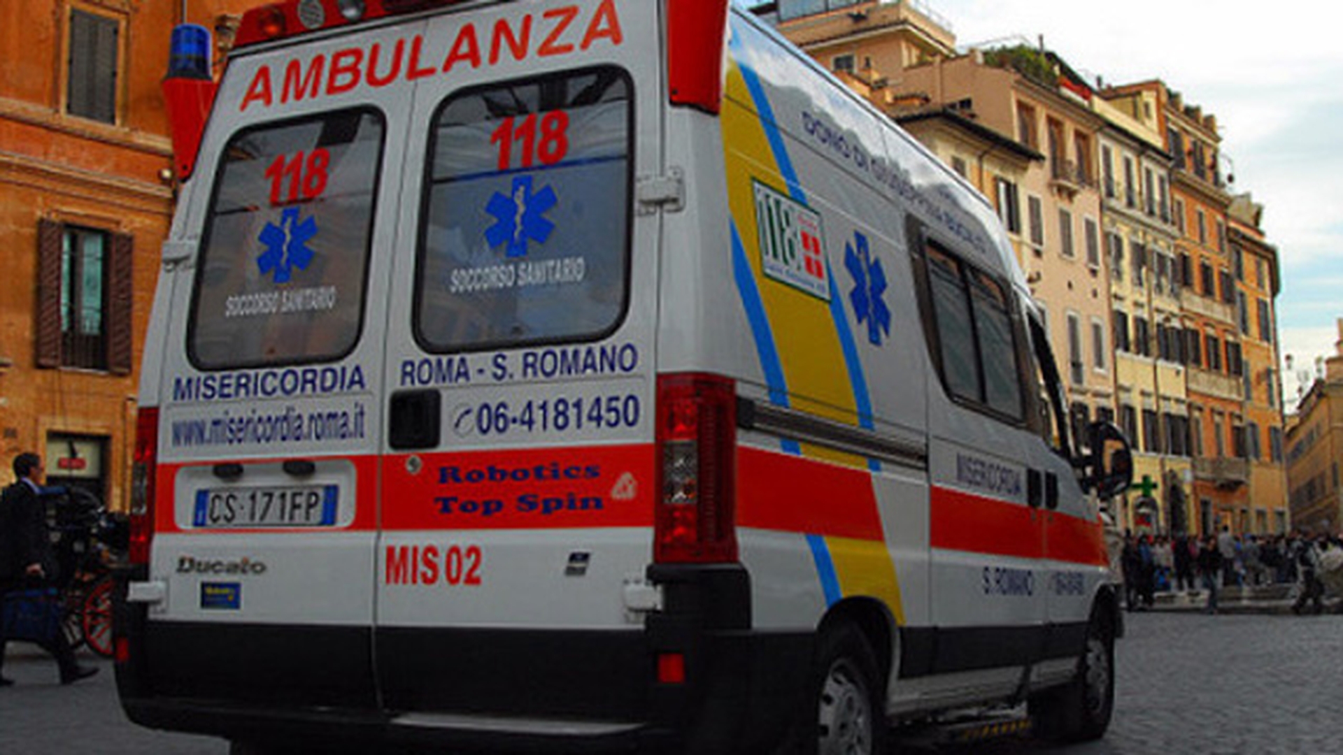 TRAGEDIE in nordul Italiei! Un roman si-a injunghiat mortal sotia si s-a sinucis!