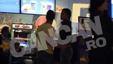 Nesatisfacuti de niciun film, Aminata si sotul ei s-au refugiat in shopping! Au avut o duminica in familie