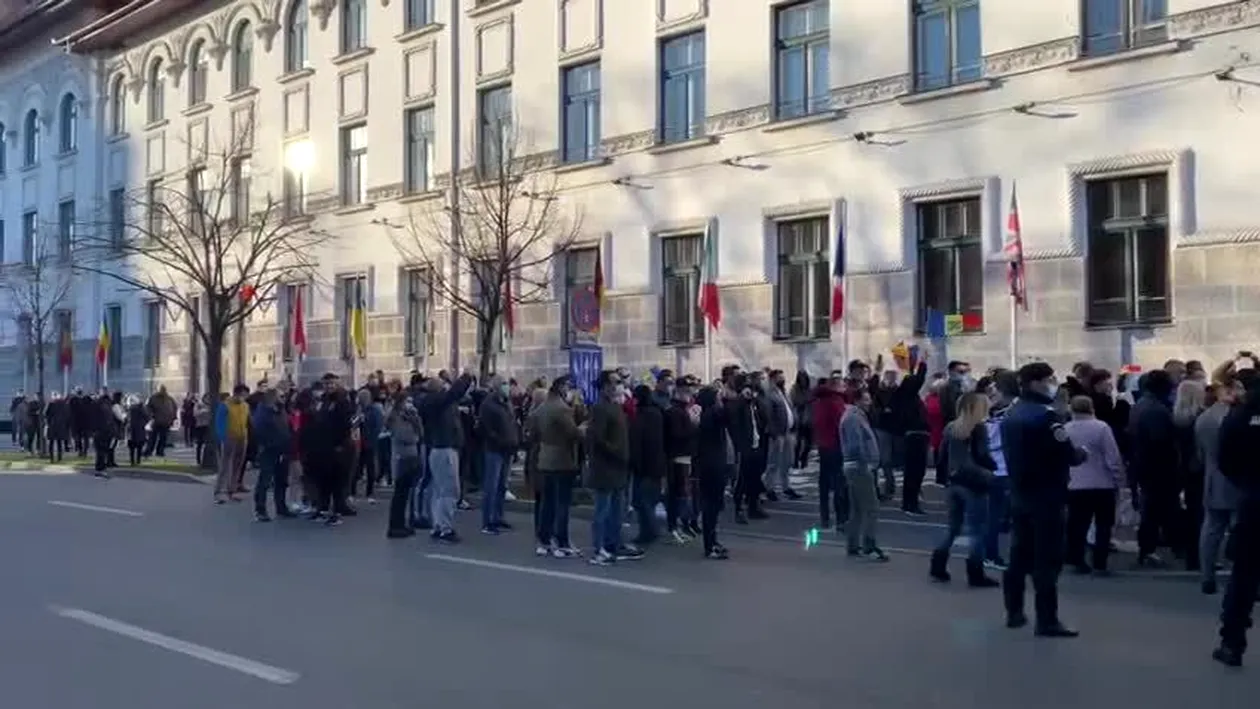 Proteste înainte de intrarea în carantină! Timișorenii, revoltați de decizia autorităților: „Libertate”