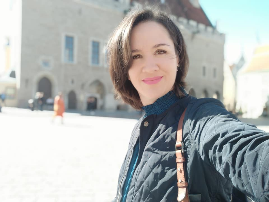 Irina Gruia şi-a mutat şedinţele cu clienţii într-o grădină terapeutică