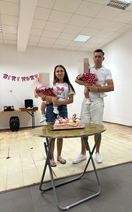 Soții Bănulescu au fost extrem de fericiți când au aflat că gemenele lor vor avea un frățior  foto: Facebook