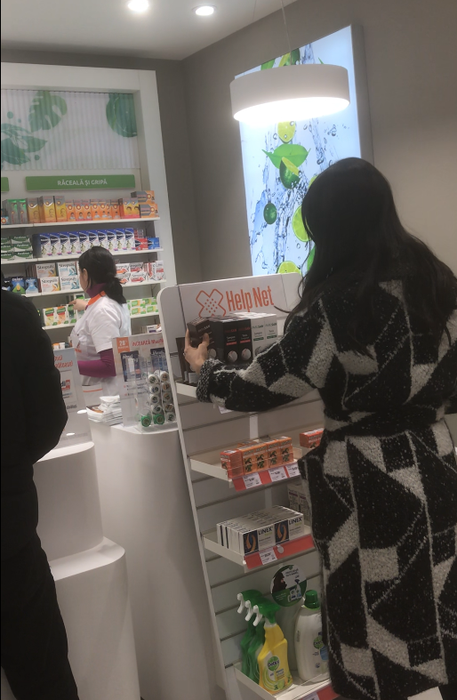 Farmacista îi aduce Ancăi medicamentele din rețetă