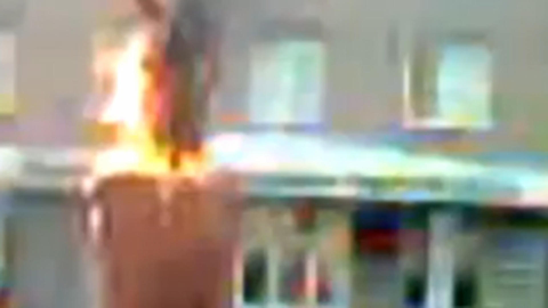 Un rus bolnav de SIDA si-a dat foc, fiind urcat pe monumentul lui Lenin