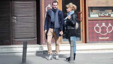 Mai au 4 luni pana la nunta, dar se grabesc cu pregatirile! Bebelusa Oana si alesul si-au luat tinutele si si-au comandat inelele!