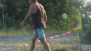 Un bărbat din Valea Oltului a atacat în plină stradă o mamă și pe fetița acesteia