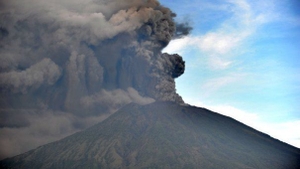 Alertă de gradul zero în Bali: Vulcanul de pe Muntele Agung erupe din nou!