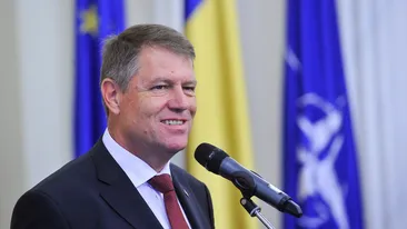 Cum a reactionat Klaus Iohannis la acuzatiile că se plimbă prea mult pe afară!