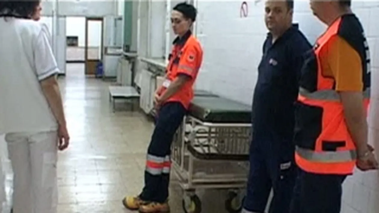 O doctorita si o asistenta, batute si amenintate cu moartea de tatal unui copil de un an jumatate