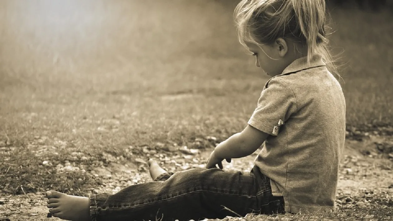 Tragedie într-o localitate suceveană. O copilă de 3 ani a murit, după ce a fost călcată cu mașina de propriul tată