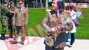 Ilie Nastase si-a pus uniforma de General de armata