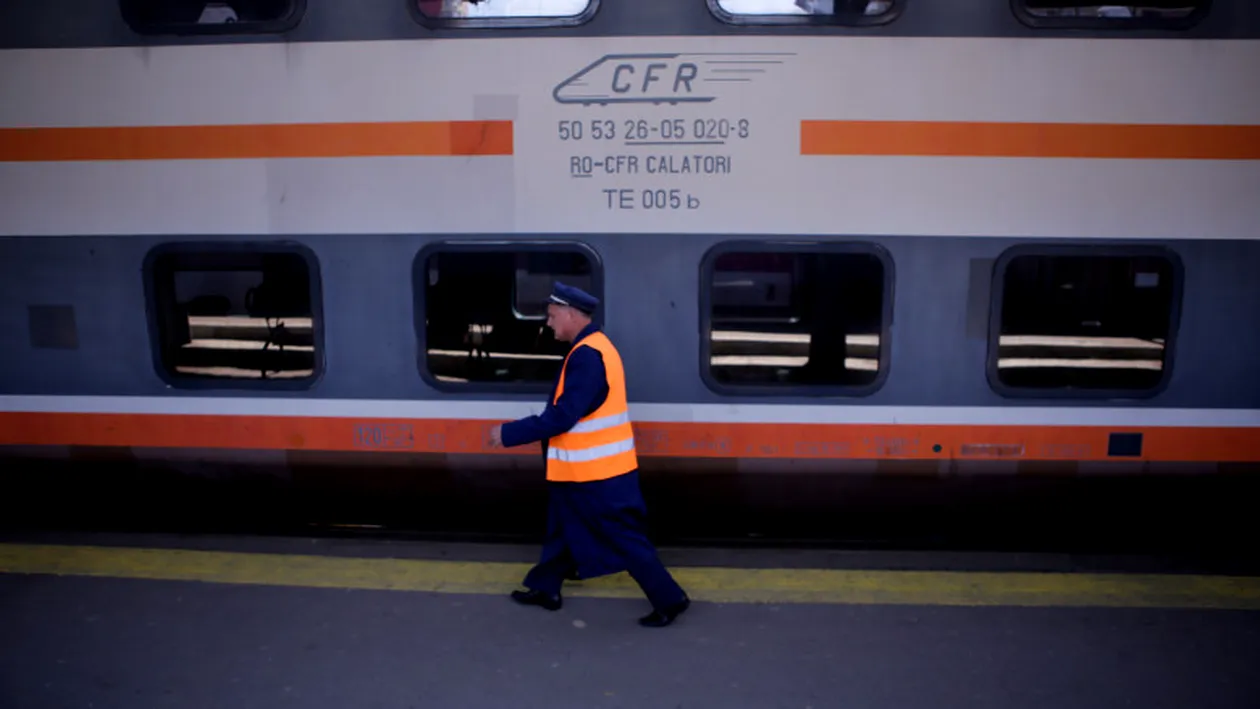 Angajații CFR amenință cu greva! Câți lei câștigă lunar un mecanic de locomotivă în România