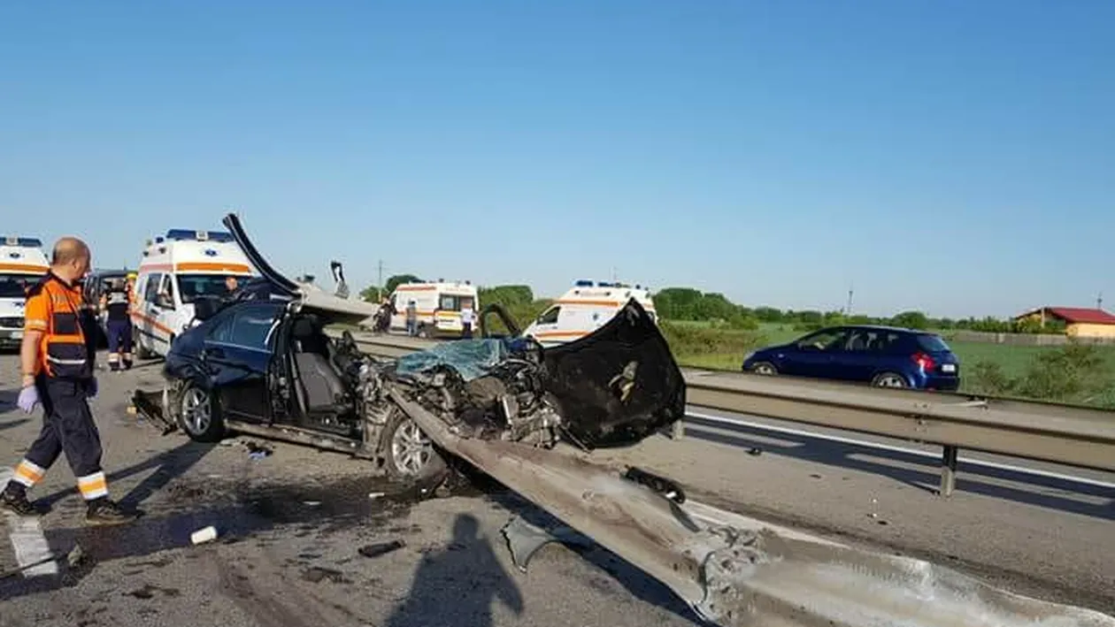 Accident grav pe A1! Un șofer a murit, iar un motociclist are mâinile rupte