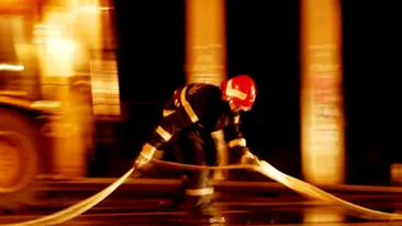 Douazeci de persoane dintr-un bloc din Calarasi, evacuate in urma unui incendiu