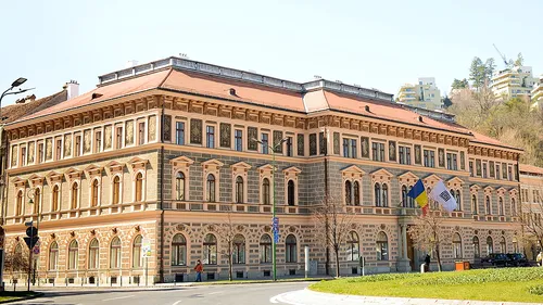 Decizie de ultimă oră! Una dintre cele mai bune universități din România reziliază contractele cu firmele austriece