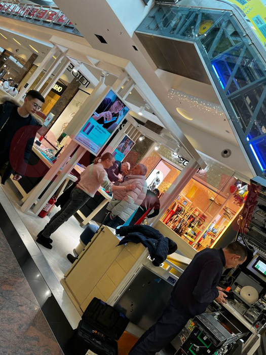 Întâlnire de gradul zero într-un mall din nordul Capitalei. Cum a fost surprins Ilie Năstase. FOTO EXCLUSIV