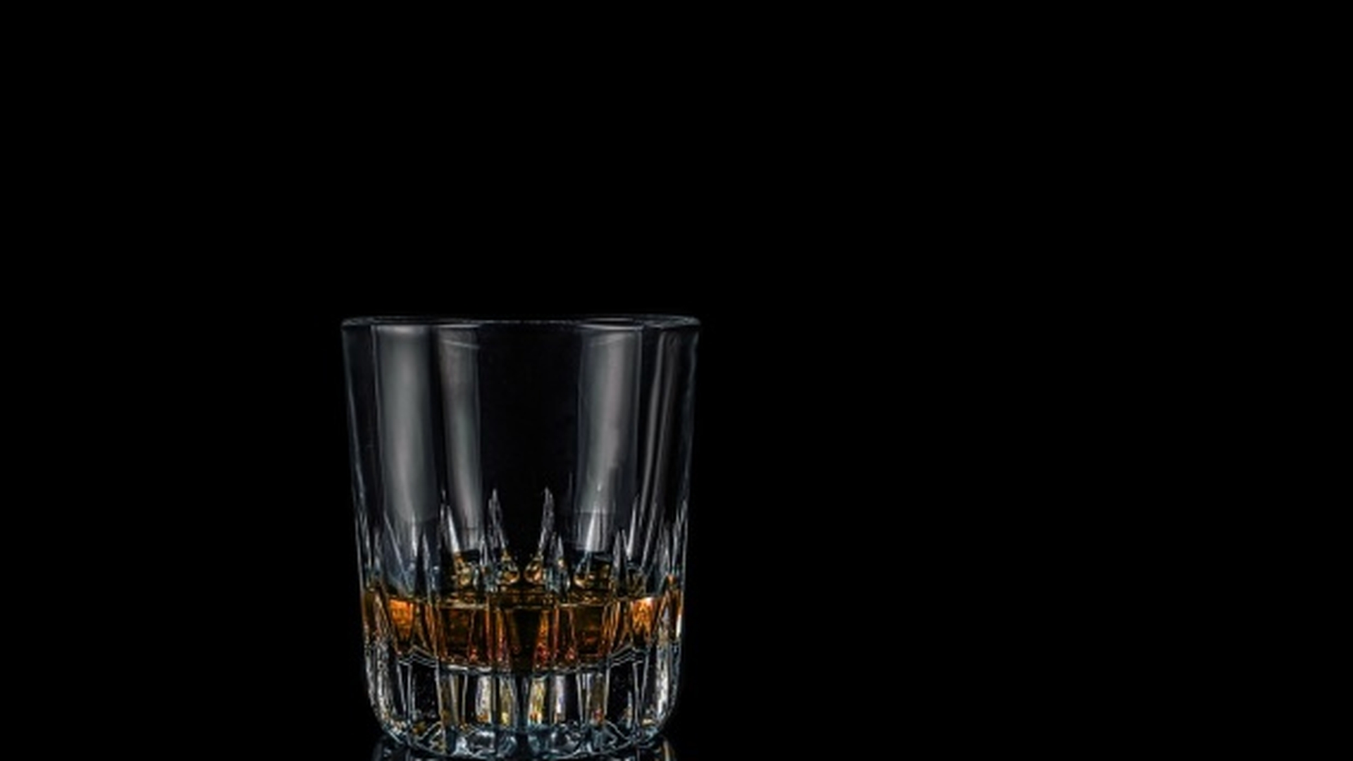 Cu cât s-a vândut cel mai scump whiskey din lume. Este o sumă uriașă