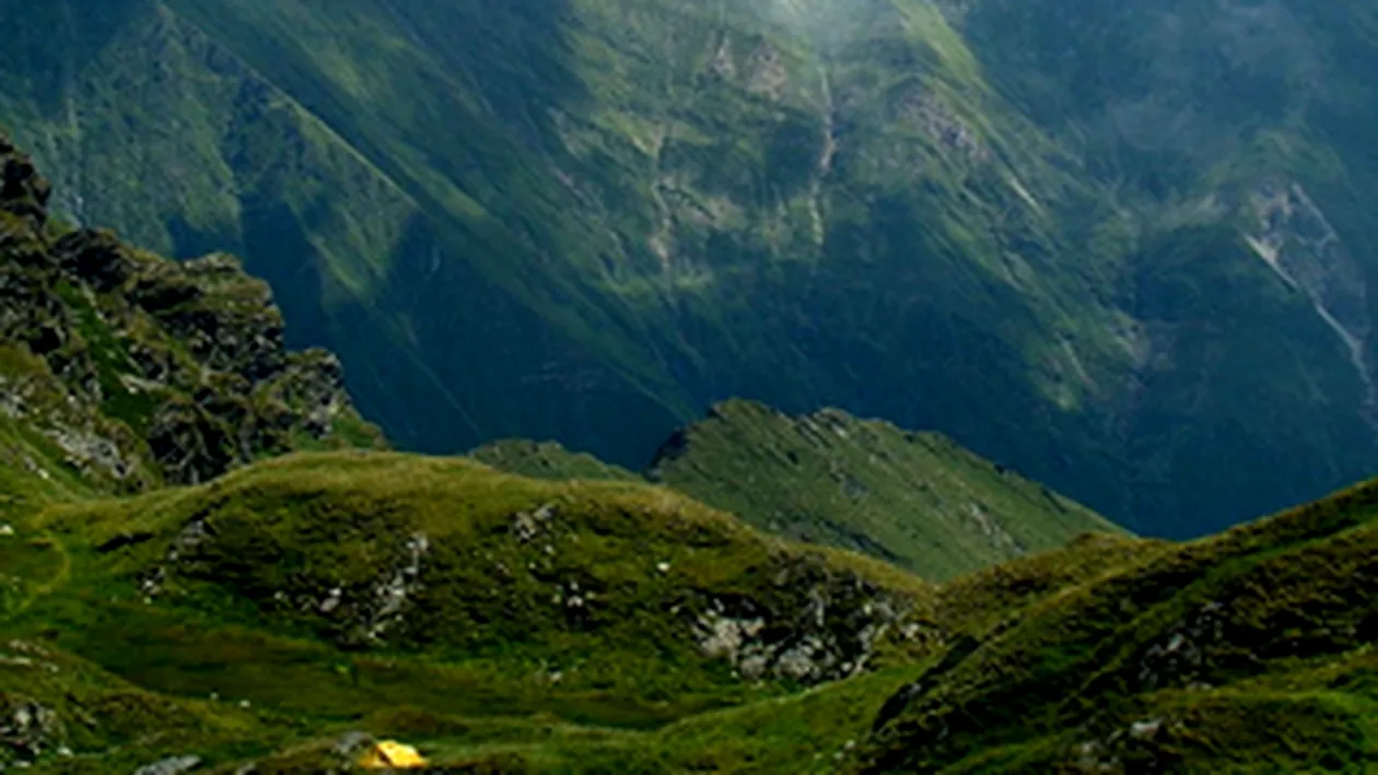 Turist in stare grava, gasit intr-un canton parasit la 2.100 de metri altitudine, in Bucegi