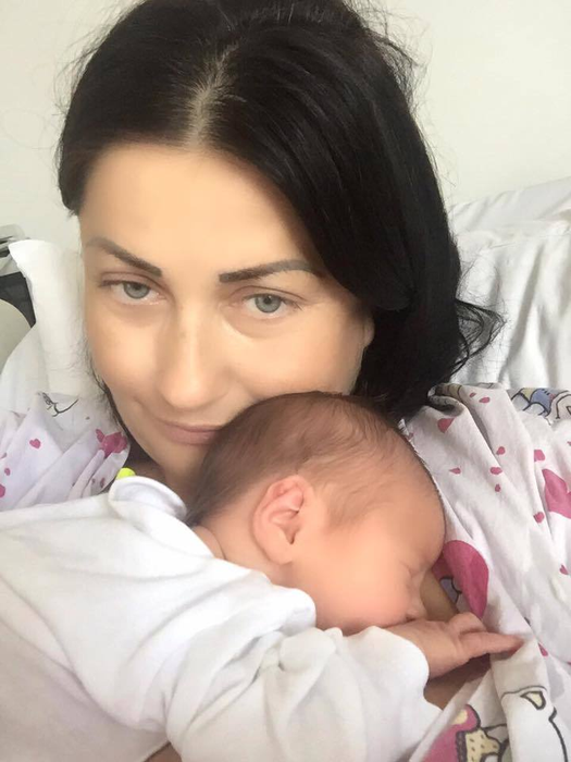 Fetiţa Gabrielei Cristea are probleme: „Plânge. Nu prea facem cu rândul noaptea, pentru că…”