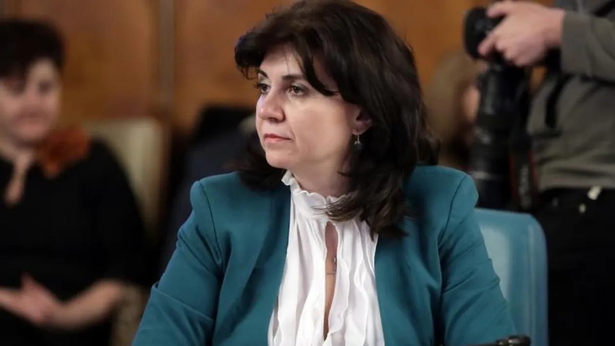 Se repetă sau nu anul școlar? Anunțul făcut de Monica Anisie, după mesajul transmis de Raluca Turcan
