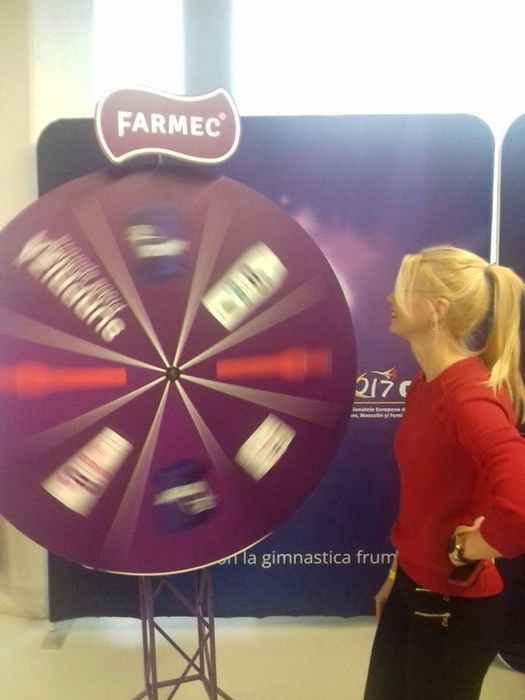 Corina şi-a încercat inclusiv norocul cât timp s-a aflat în mall