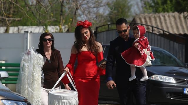 Cum s-a îmbrăcat nașa Cristina Șișcanu, la botezul fetiței Gabrielei Cristea! Ținuta le-a tăiat respirația tuturor invitaților