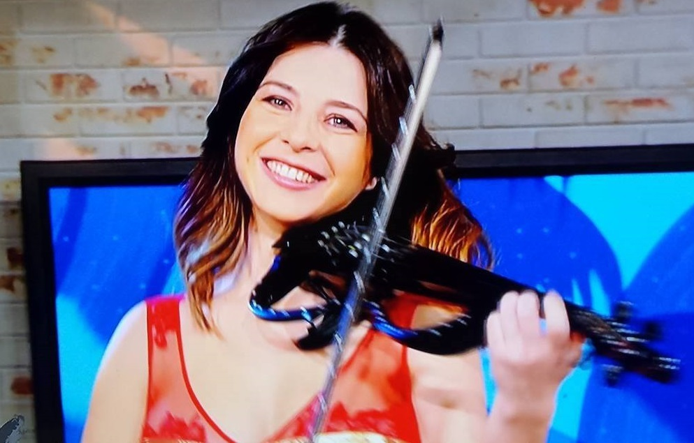 Alexandra Violin, fosta componentă a trupei Amadeus, a revenit pe scenă după ce a născut în secret