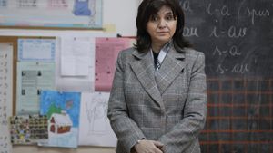 Ce se întâmplă cu elevii care au temperatura mai mare de 37,3 grade la Bacalaureat sau Evaluarea Națională? Soluția găsită de Ministerul Educației