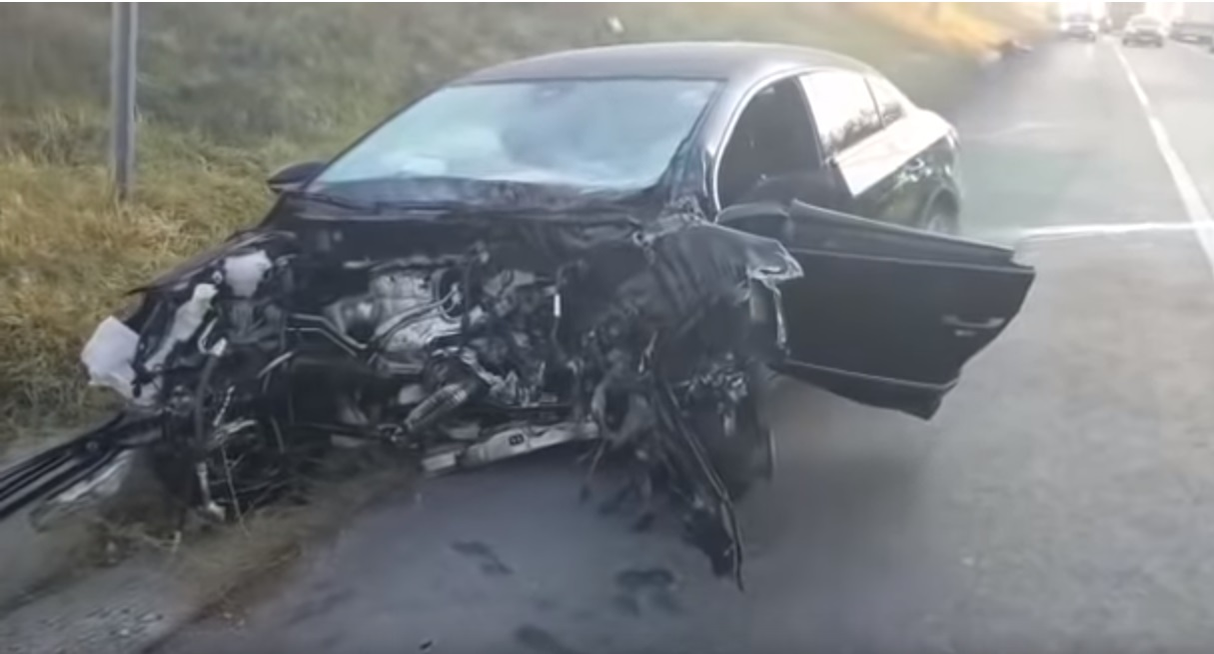 Accident înfiorător într-o zonă blestemată din Iași. 2 morți și 2 răniți, în urma impactului. E șocant la cât s-au blocat acele de la kilometraj