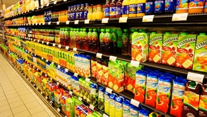Băutura care îți rărește părul. Ce să scoți din dietă pentru a nu ajunge la suplimente